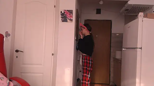 simyhvn online show from March 22, 2:01 pm