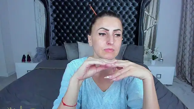 Rebecca Diamond online show from December 3, 7:00 am