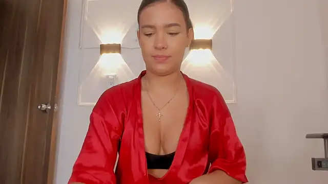 Hanna Risso online show from April 10, 6:03 pm