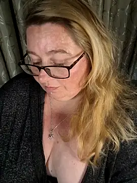 Iceprincess2bad4u online show from April 15, 6:08 pm