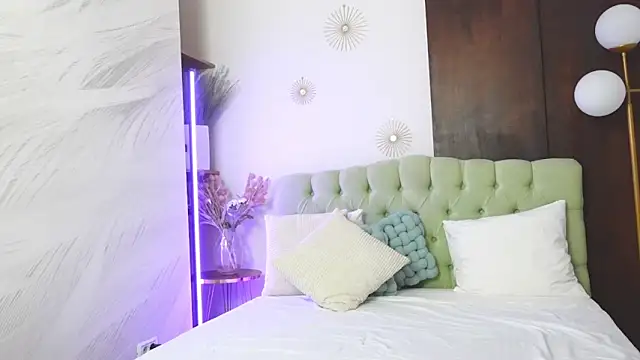 Britney Lynn online show from December 1, 5:11 am