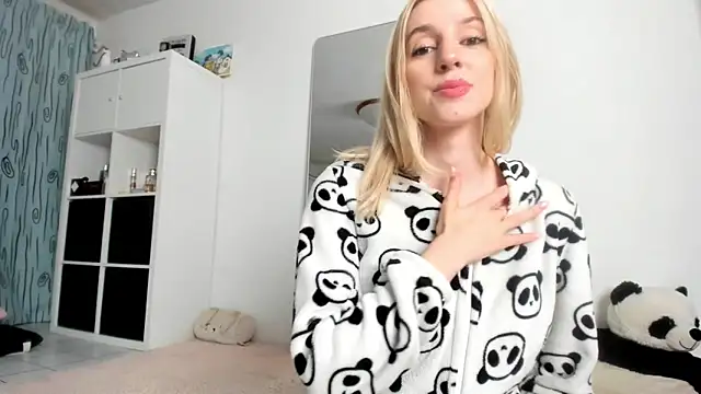 KenzieDawton online show from November 24, 4:25 am