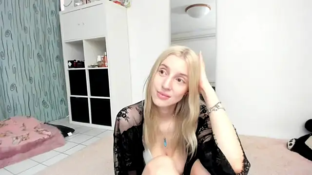 KenzieDawton online show from July 13, 12:39 pm