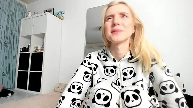 KenzieDawton online show from November 6, 4:51 am