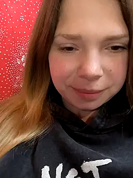 Zuli Kiska online show from April 25, 7:11 pm