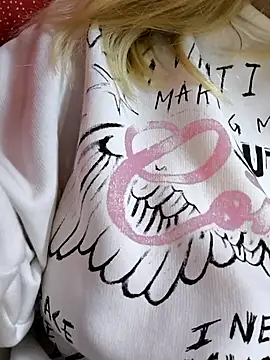 Zuli Kiska online show from October 4, 8:24 pm