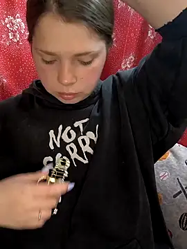 Zuli Kiska online show from April 3, 6:28 pm