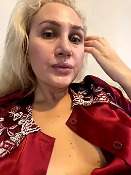 YourBlondee online show from October 29, 3:33 am
