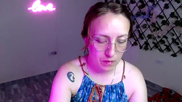 kittykalor09 online show from April 21, 12:45 pm