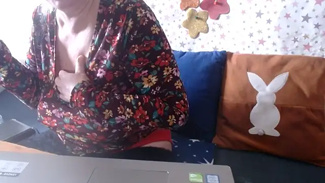 QueenLana online show from April 12, 8:06 am