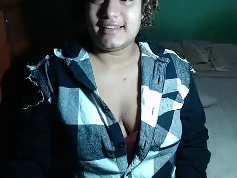 Hilarybunnyy online show from July 7, 8:44 pm