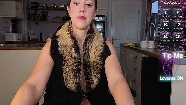 stripmequick online show from December 18, 12:10 pm