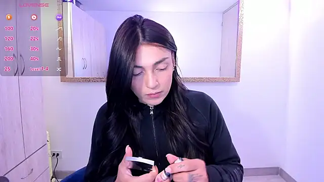 EricaVanderhill online show from April 14, 6:13 am