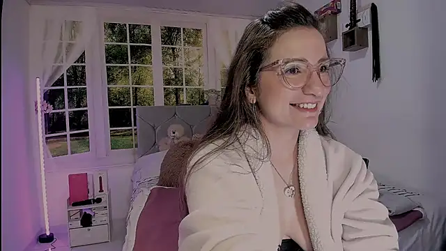 vanessabrown  online show from April 9, 1:38 pm