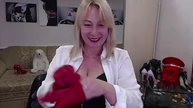 MistressMilfa online show from October 17, 5:05 pm