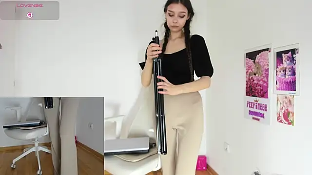 Michelle Melnss online show from April 16, 5:34 pm