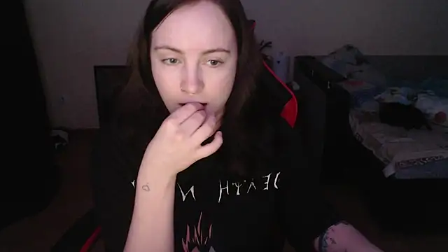 Laralianna online show from December 15, 6:13 pm