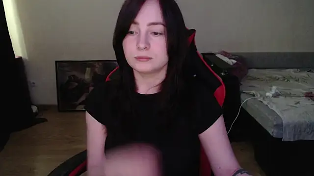 Laralianna online show from April 23, 1:02 pm