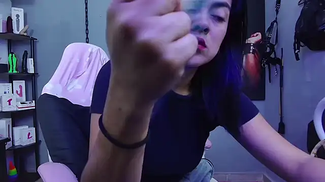 Hannah-grace online show from February 18, 1:43 pm