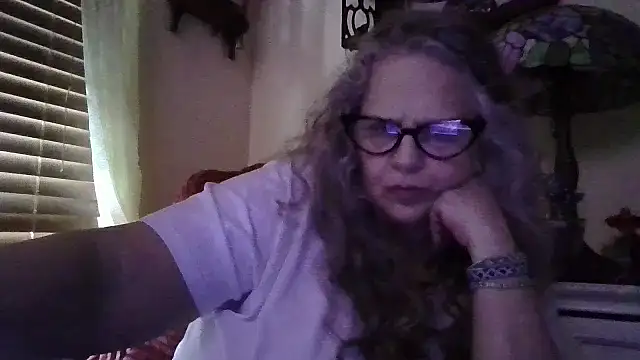 DestineeLoverGirl online show from April 18, 1:02 pm