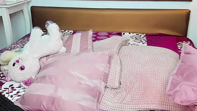 KatniseBabe online show from October 6, 7:25 am