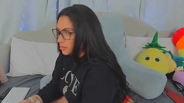 MeghanXO online show from April 3, 11:36 pm