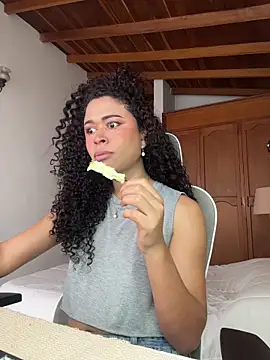 GabriSaenz online show from April 1, 1:41 pm