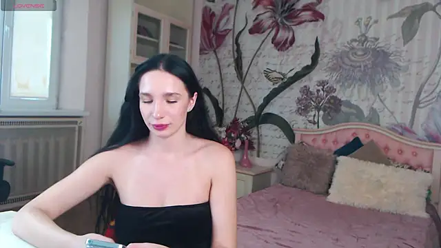 AliciaBow online show from September 20, 2:15 pm