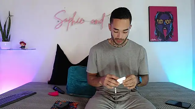 SophieFoxx17 online show from October 23, 1:11 am