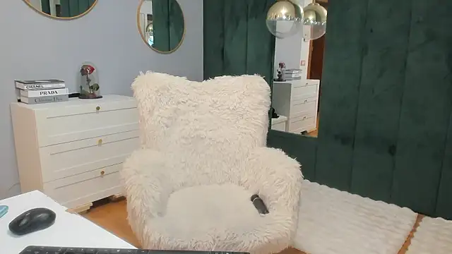 ElisaBaxter online show from February 3, 6:22 am