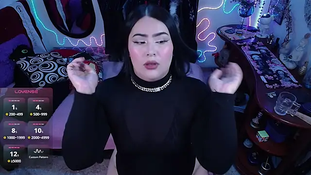 lufek23 online show from April 14, 1:33 pm