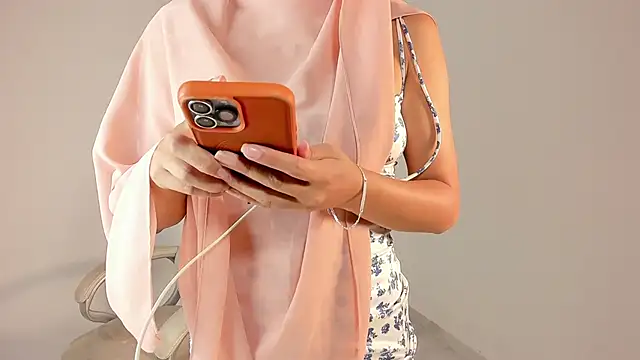 adila anich online show from October 24, 7:21 pm