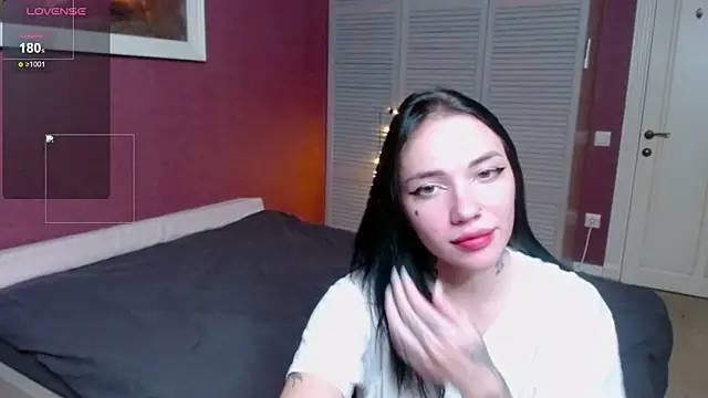 Laura Key online show from October 29, 8:33 pm