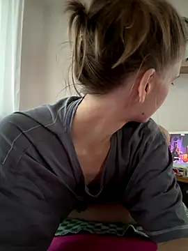 LeyaJohnson online show from September 11, 2:39 pm