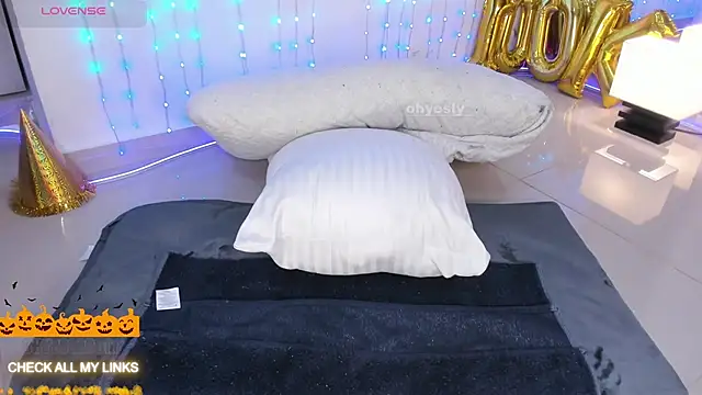 ohyesly  online show from November 1, 10:52 am