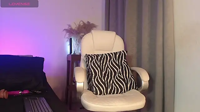 Naia Ross 1 online show from April 3, 10:41 pm