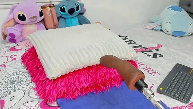 Elizabeth 18  online show from November 16, 4:03 am