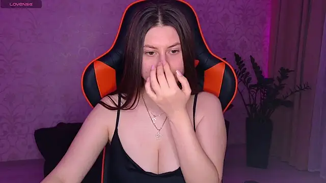 Elishka  online show from October 1, 4:12 pm