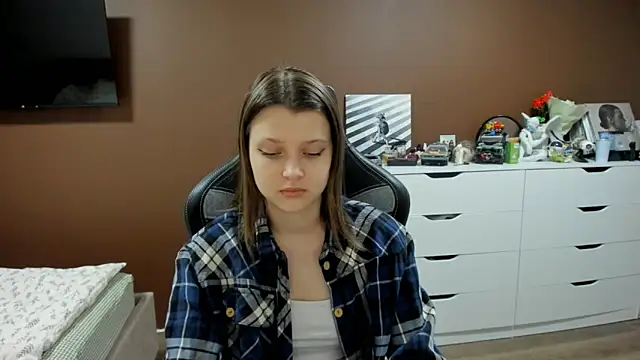 SoniNesti online show from April 2, 2:58 pm