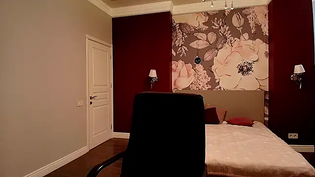 Roxie Bradley online show from September 24, 6:34 am