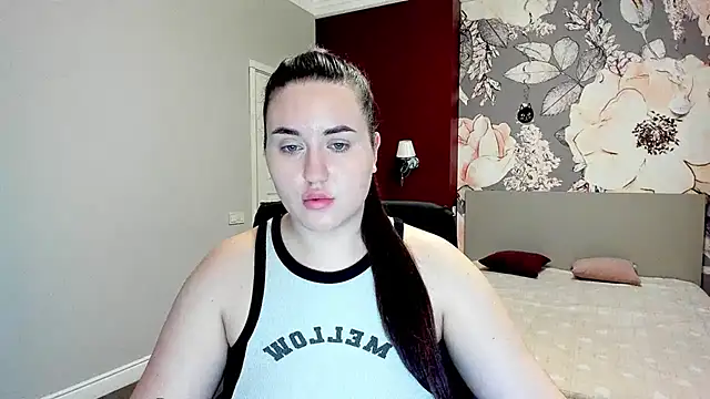 Roxie Bradley online show from February 17, 7:07 am