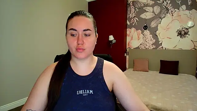 Roxie Bradley online show from April 3, 6:00 am