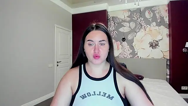 Roxie Bradley online show from October 17, 5:43 am