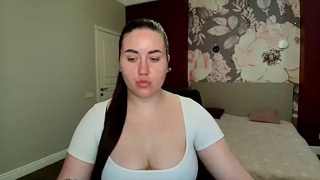 Roxie Bradley online show from April 17, 6:15 am