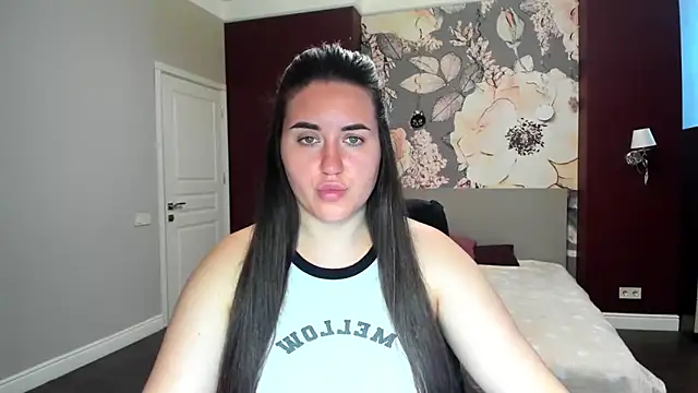 Roxie Bradley online show from September 11, 6:03 am