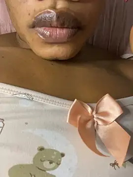  yisela  online show from February 3, 3:15 am