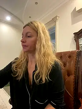 Amazoniiaa online show from November 14, 8:25 am