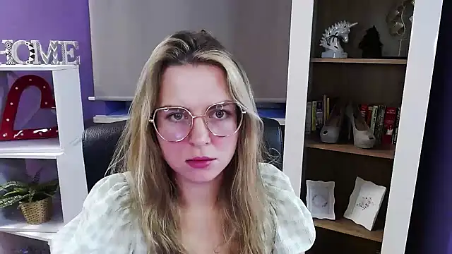 Zoey Erotic online show from November 20, 6:36 am