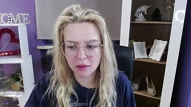 Zoey Erotic online show from February 19, 5:51 am