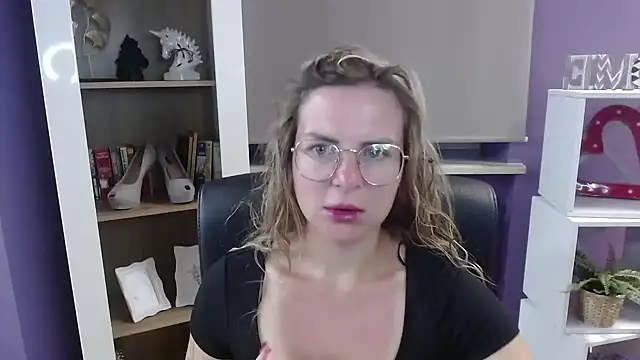 Zoey Erotic online show from September 22, 4:33 am